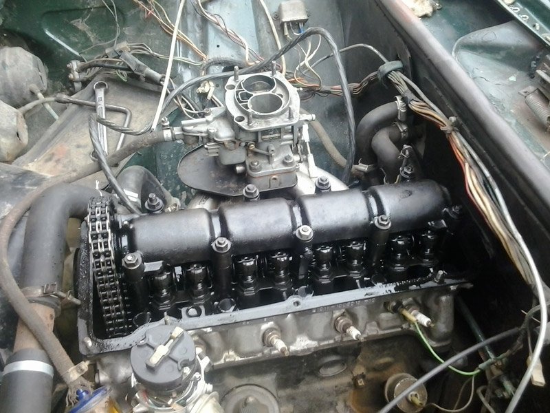 Двигатель ВАЗ 2106 без клапанной крышки