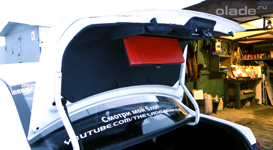 Установка обшивки крышки багажника Лада Гранта (фото 2)