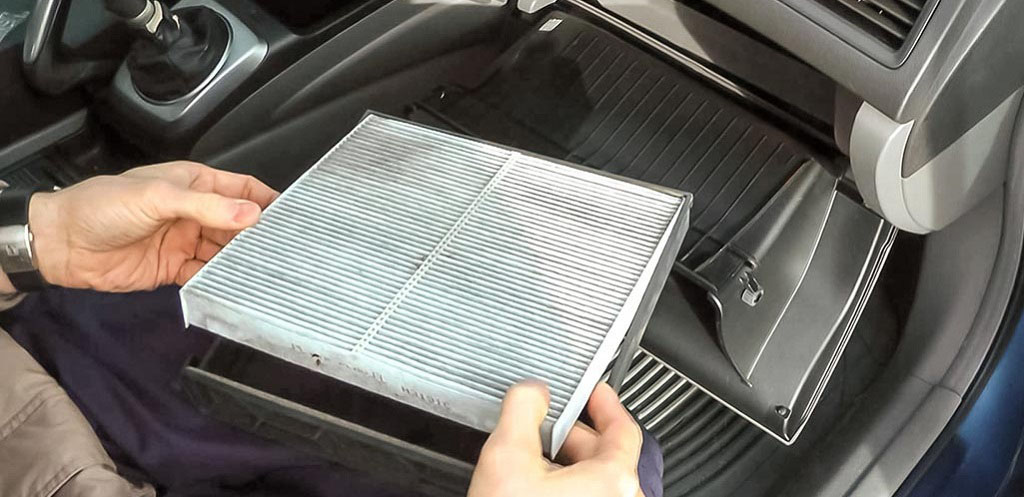 Как поменять салонный фильтр на автомобиле «Лада Приора»