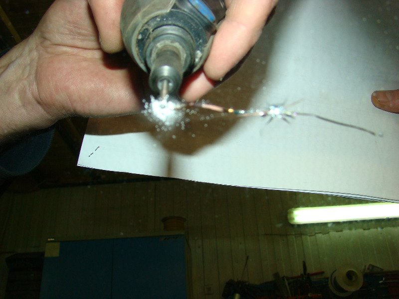 Ремонт сколов и трещин на лобовом стекле своими руками (фото 2)