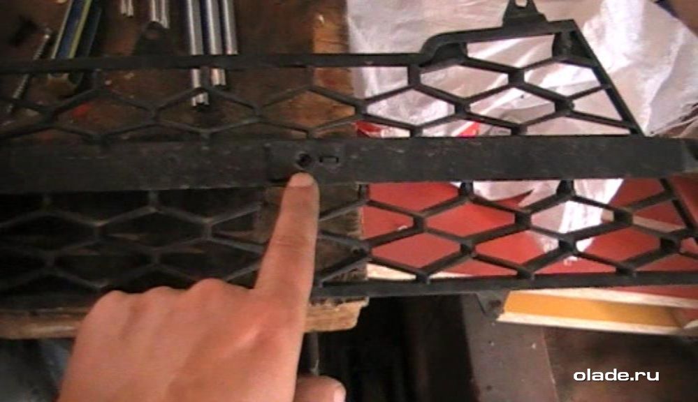 Установка дополнительной сетки на решетку радиатора Лады Веста (фото 12)