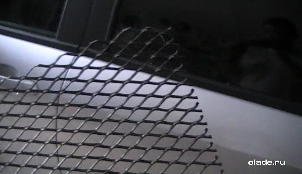 Установка дополнительной сетки на решетку радиатора Лады Веста (фото 6)